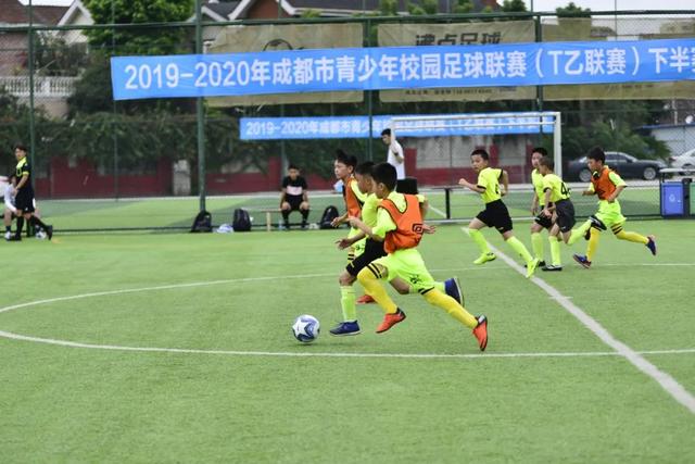 米切尔谈与哈登的合作：轻松适应，边打边学习